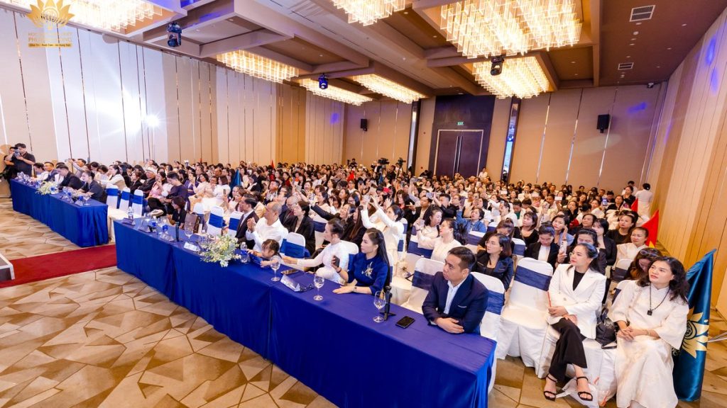 Tiên thiên và hậu thiên là gì — hội trường Hội nghị định hướng phát triển huyền học quốc gia